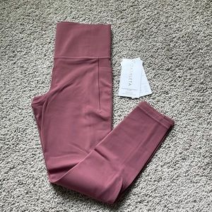 Athleta salutation stash pocket II 7/8 tight
